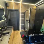 Maison 3 Chambres, Jacuzzi, Billard, Sauna, Air Soccer Apartament *