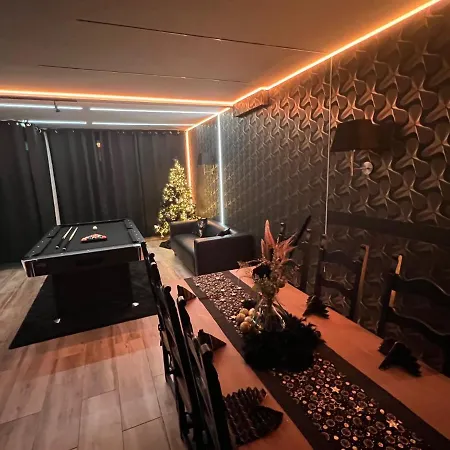 Aux Secrets De Lora Βερβιέ