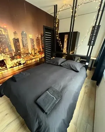 Aux Trois Univers Apartment