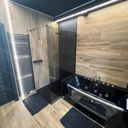Aux Trois Univers Apartment *